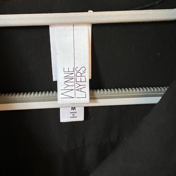 Black collared long sleeve shirt - Picture 3 of 3